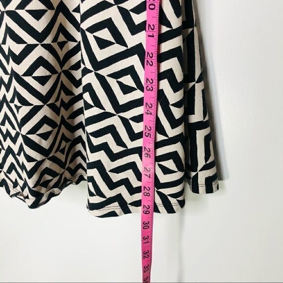 PINK VS Black Cream Chevron Triangle Skater Dress - Picture 5 of 7